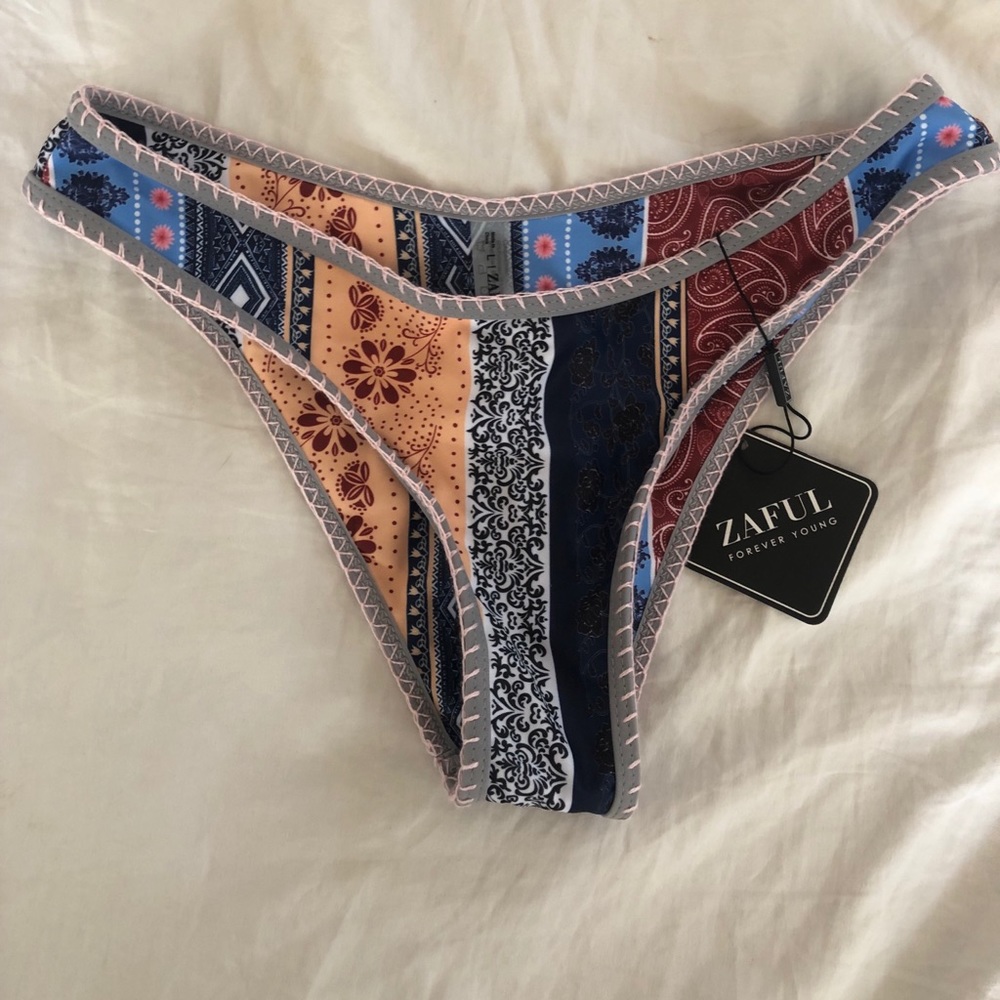 Bikini bottoms never worn